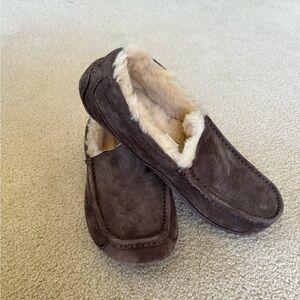 Gently used UGH Ascot Slippers Size 11